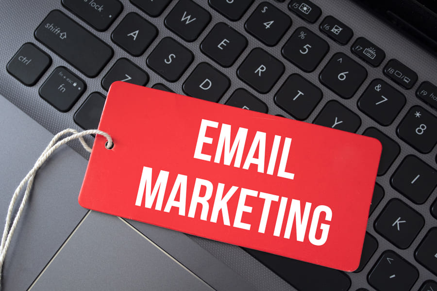 Upselling and cross-selling products through email marketing