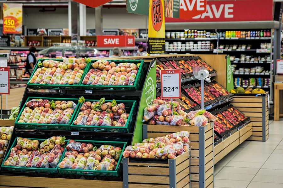 a brick-and-mortar retail grocery store