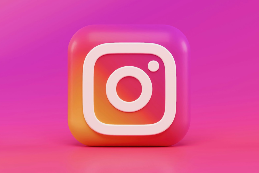 pink and purple instagram account logo